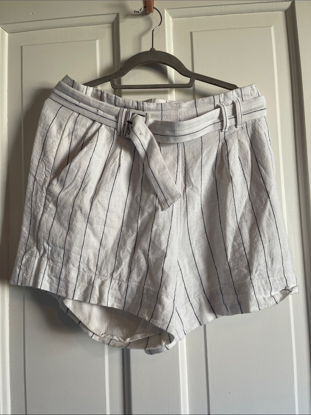 Abercrombie & Fitch White Pinstripe High-Waist Belted Women’s Shorts